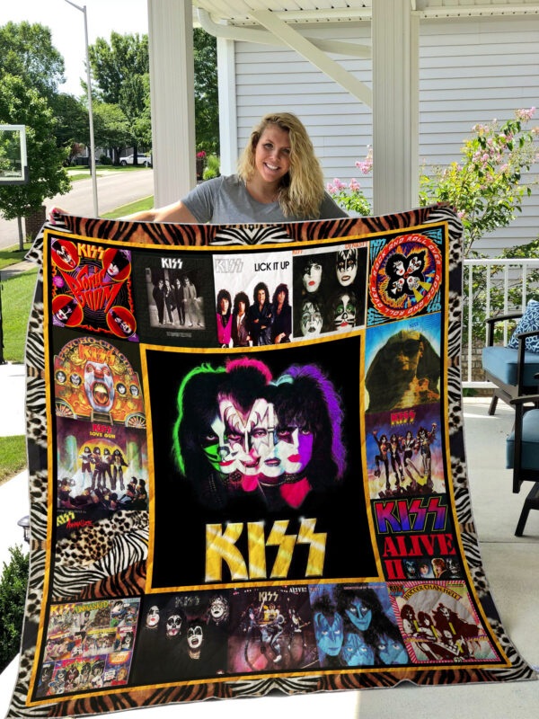 Kiss Quilt Blanket 2