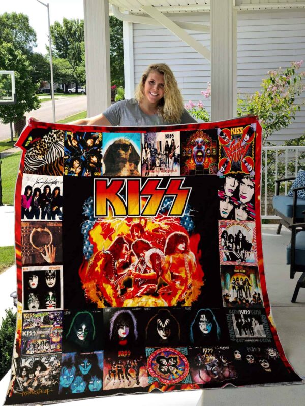 Kiss Quilt Blanket 3